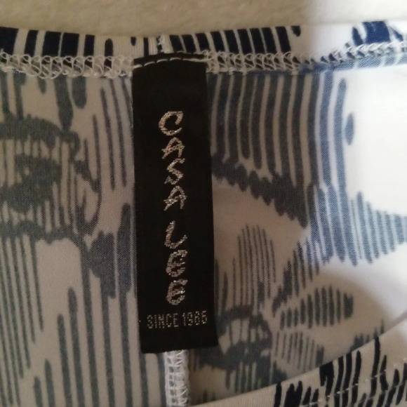 4/$15 Casa Lee Side Tails Printed Dress Floral Blue and White Size Medium - Picture 8 of 8